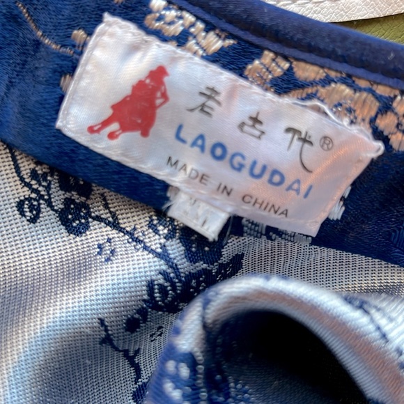 Vintage Silk blue and silver floral cheongsam dress with high neck ribbon button - Picture 6 of 10